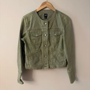 🌸 4/$20 Womens green denim jacket by Gap size medium